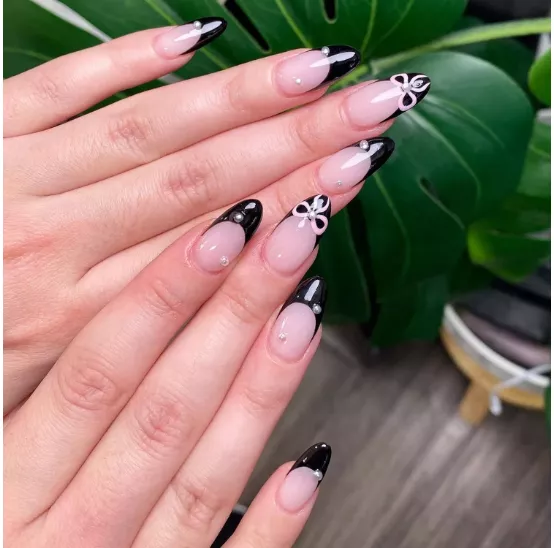 23 Dark French Tip Nails That Add Elegance to Any Manicure