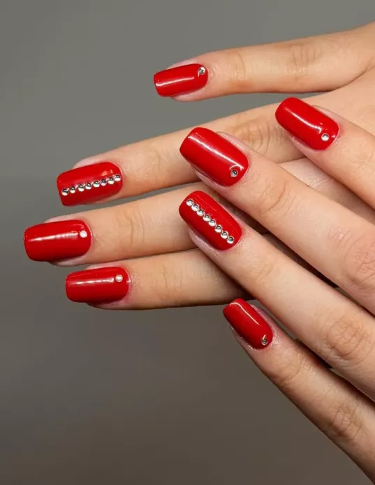 10 Stunning Gem Nail Designs Featuring Crystals and Floral Accents