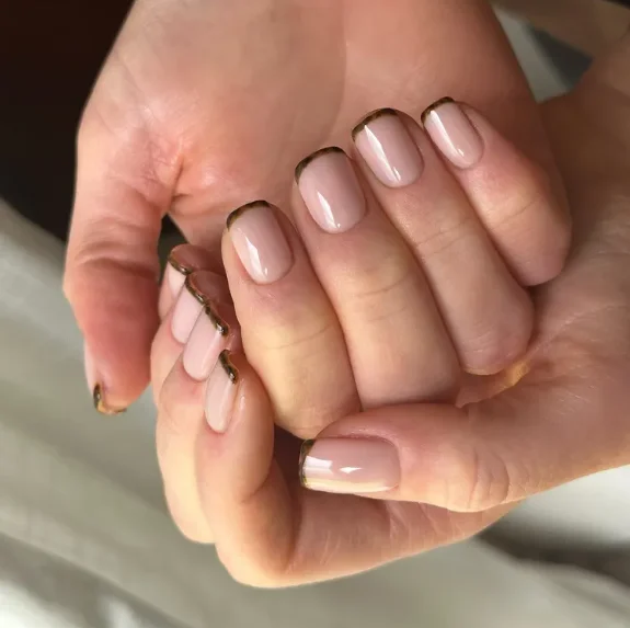12 Classic Short Nail Ideas for a Timeless and Sophisticated Look