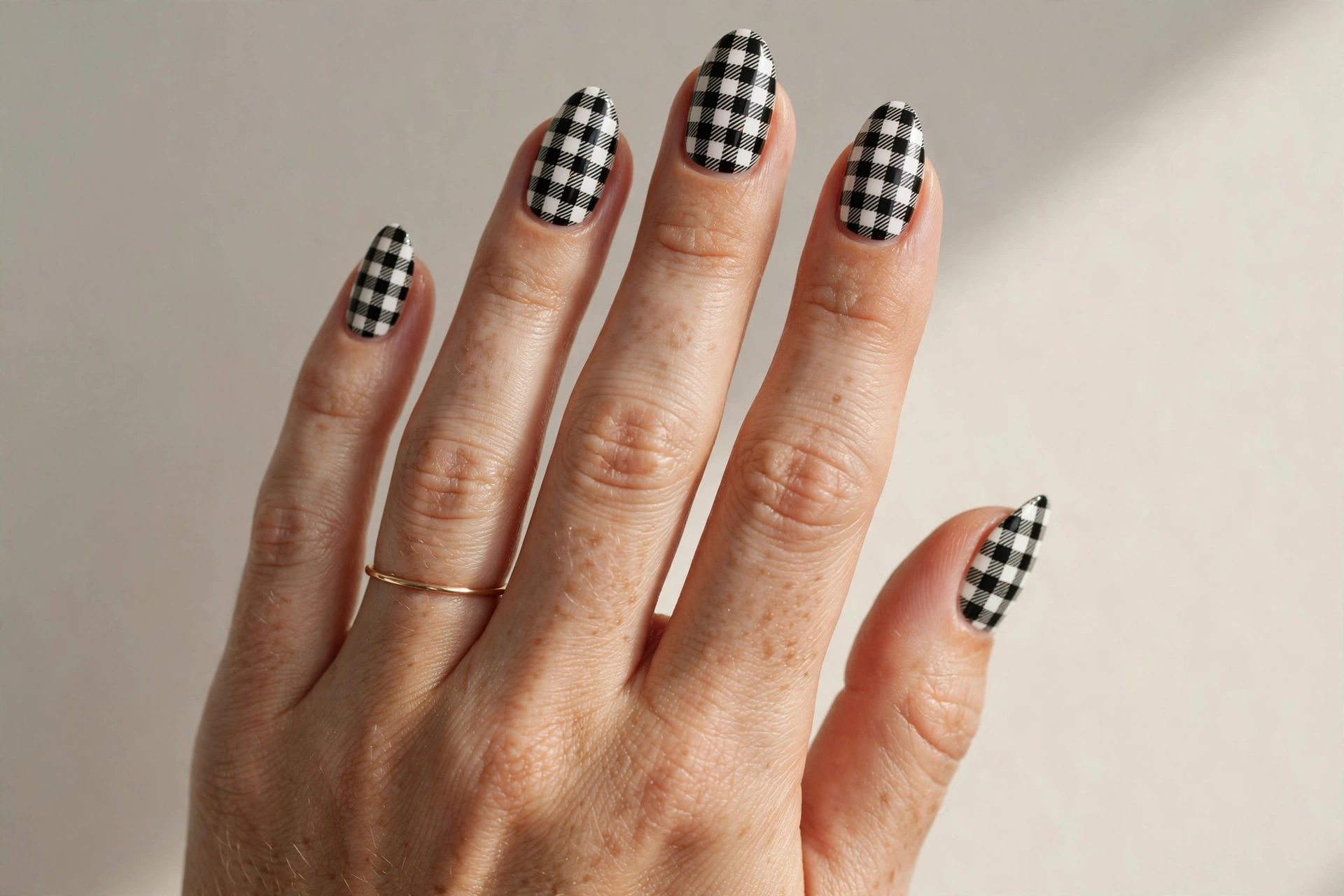 Black and white gingham plaid check nail pattern