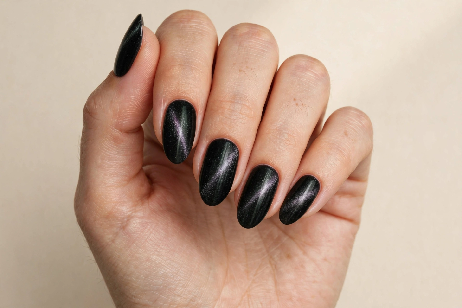 Black velvet magnetic nails with shimmery effect