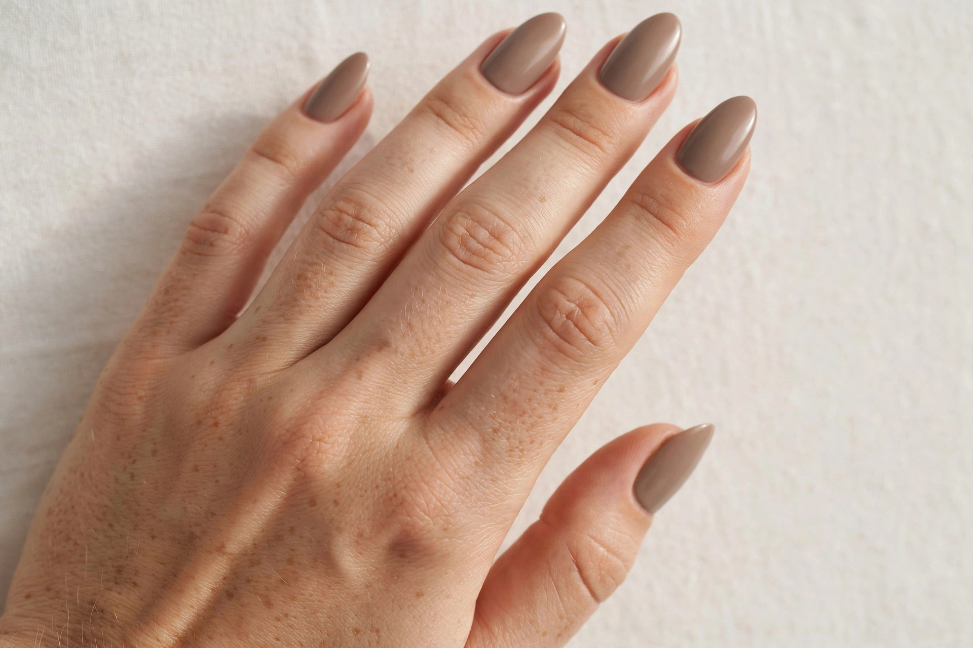 Warm taupe minimalist nail manicure