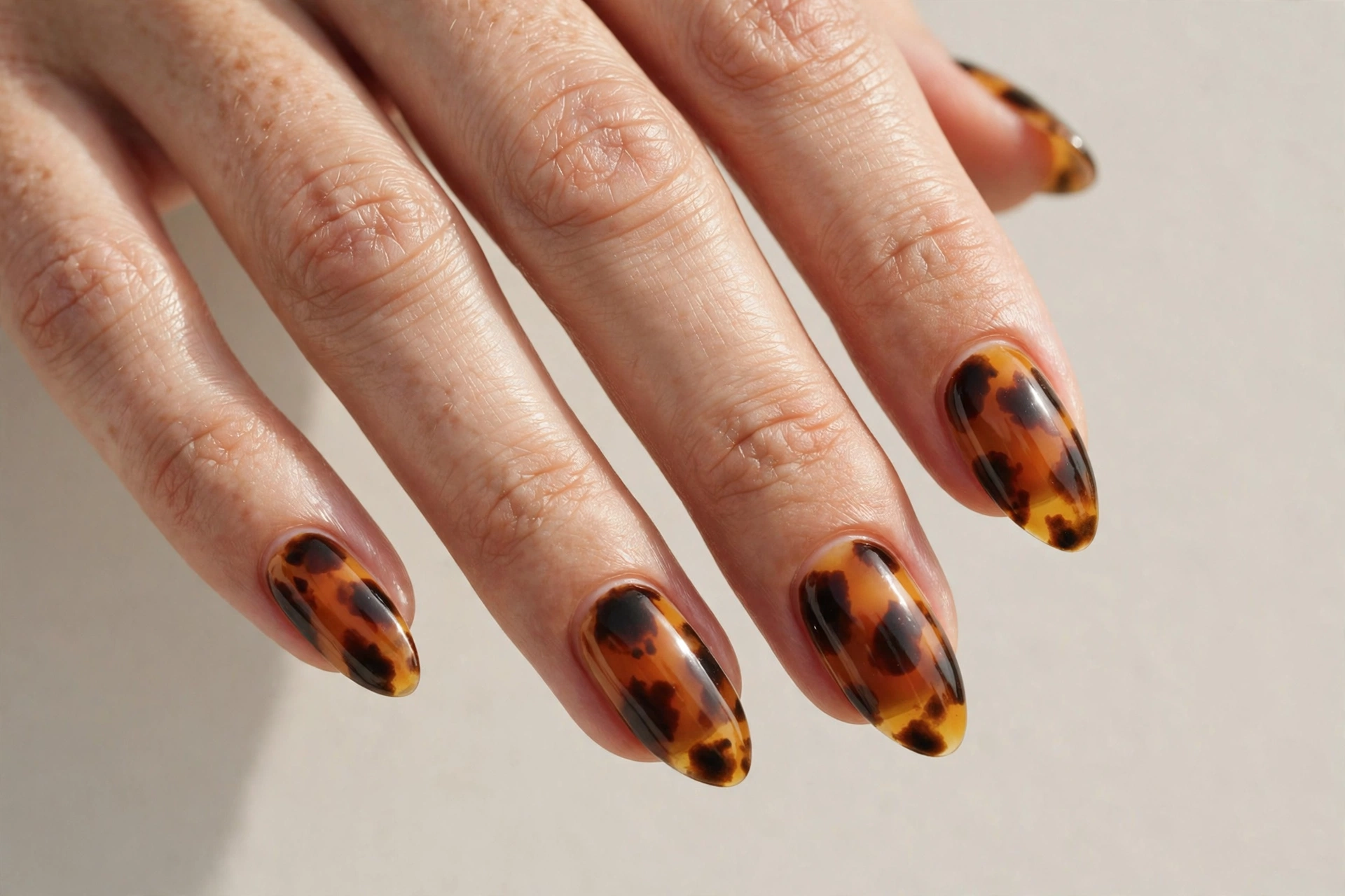 Tortoiseshell pattern manicure in amber and brown