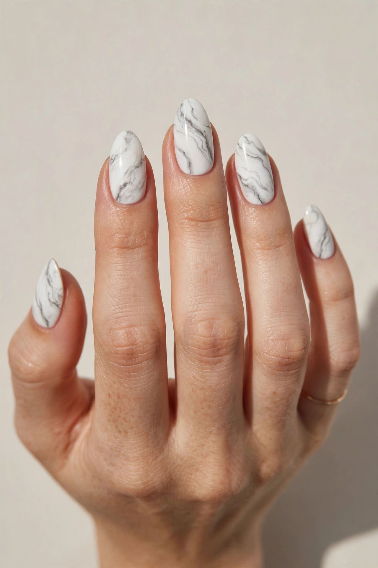 White marble stone pattern manicure