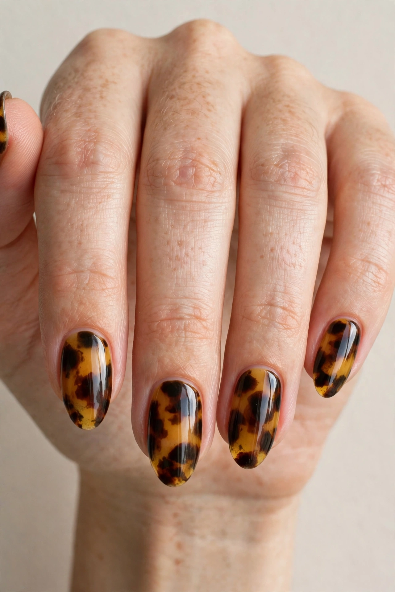 Tortoiseshell amber and brown pattern manicure