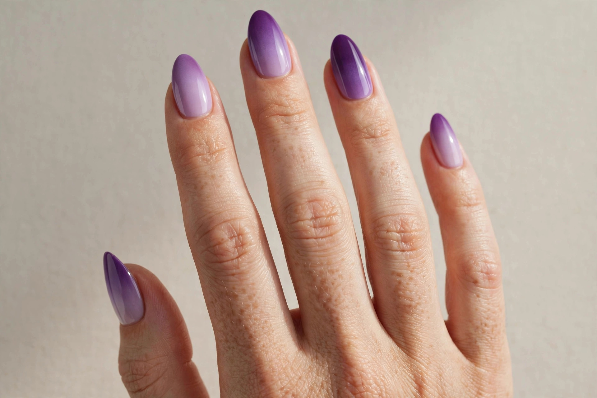 Lilac to plum ombre gradient purple manicure