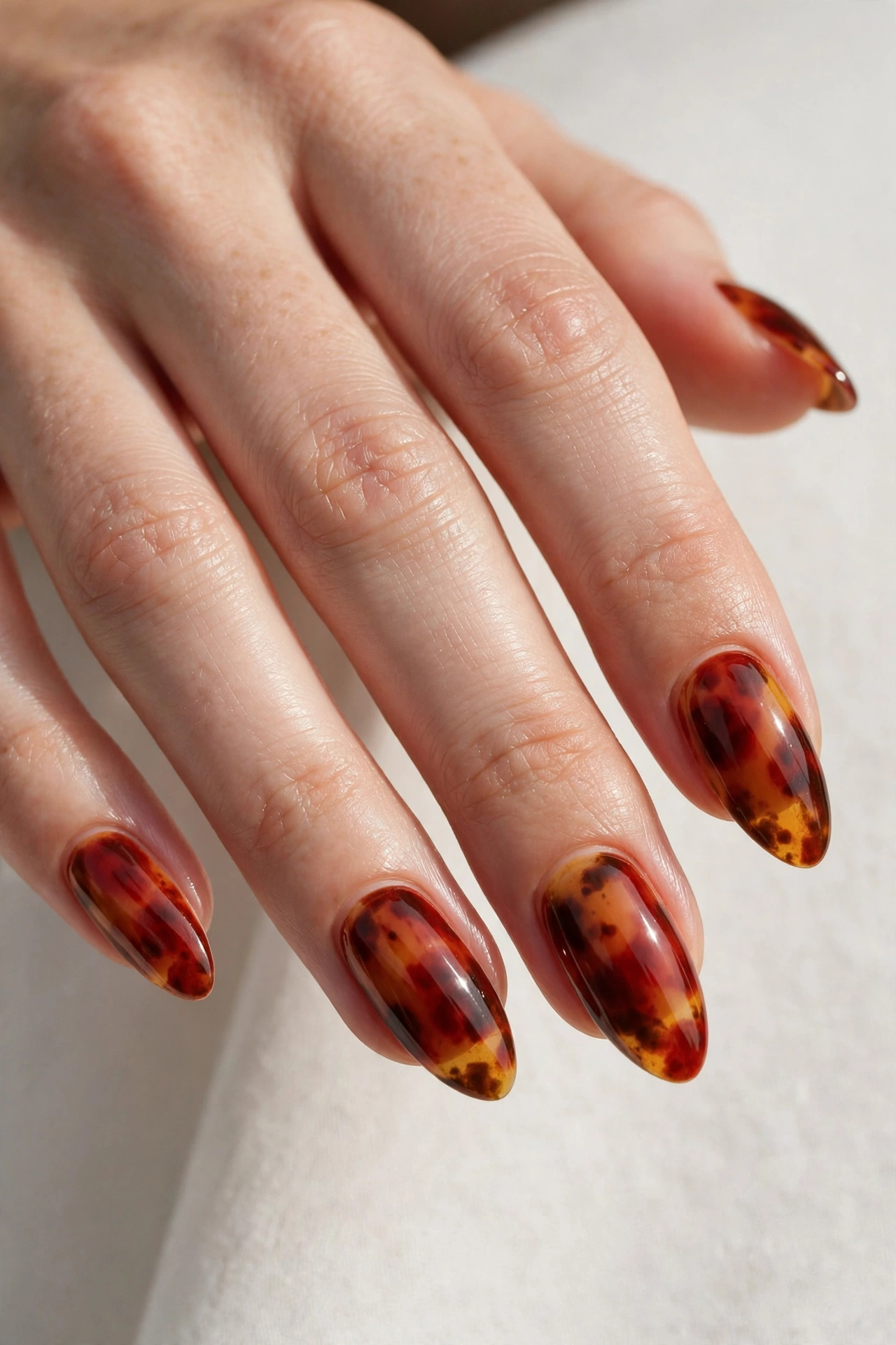 Tortoiseshell red and amber blended manicure