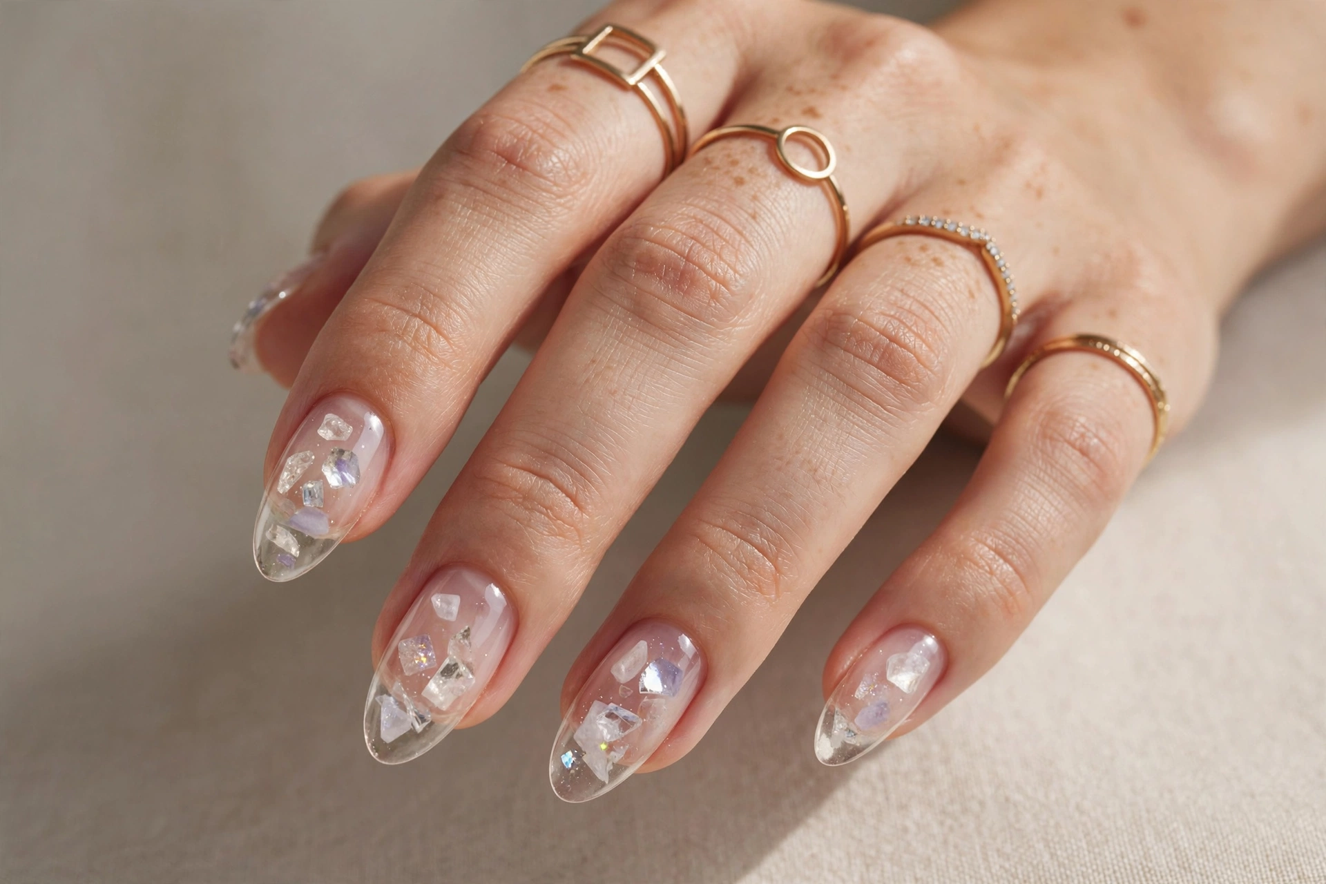 Clear nails with encapsulated crystals