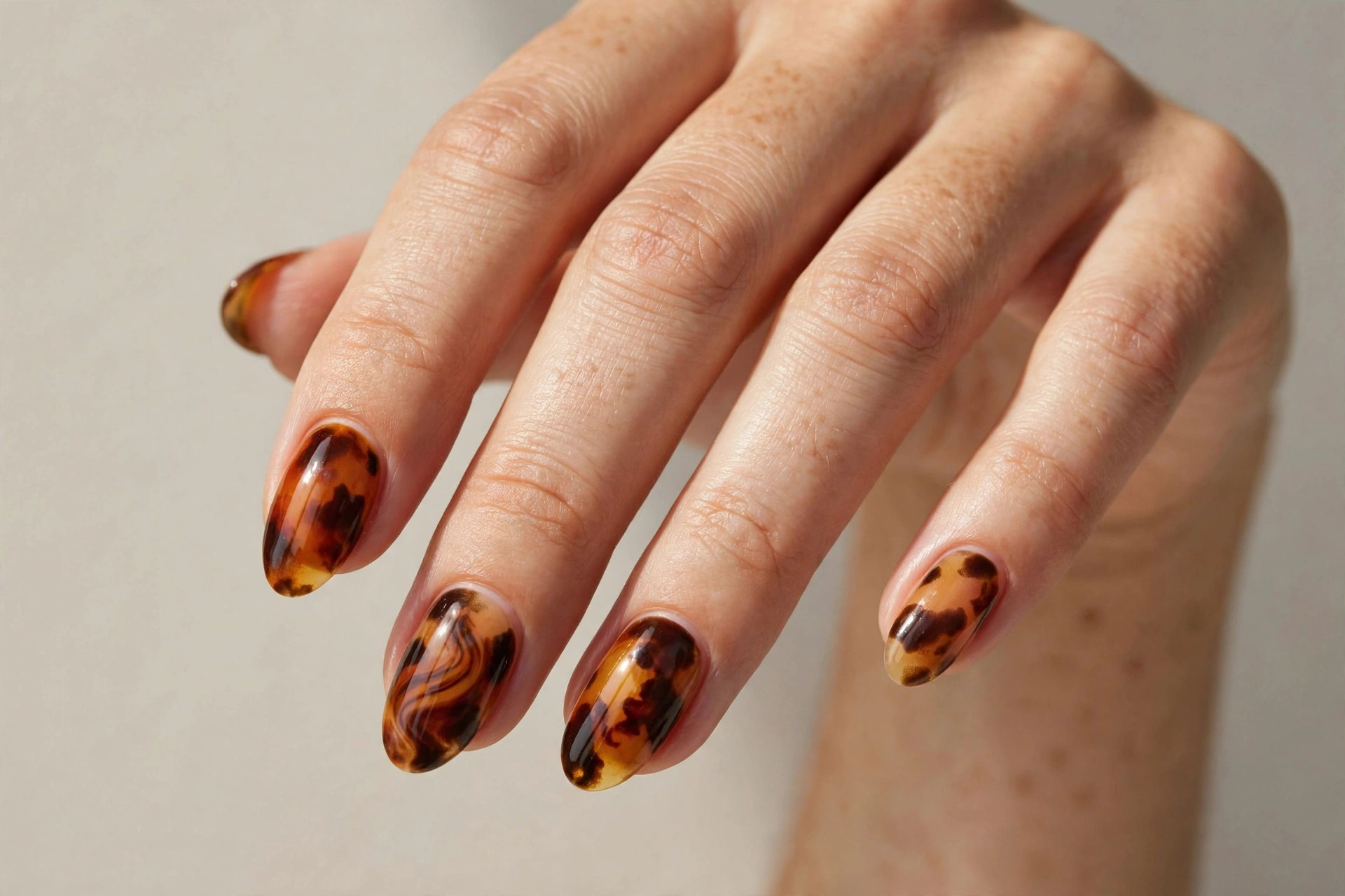 Tortoiseshell fall nail art in caramel and amber tones